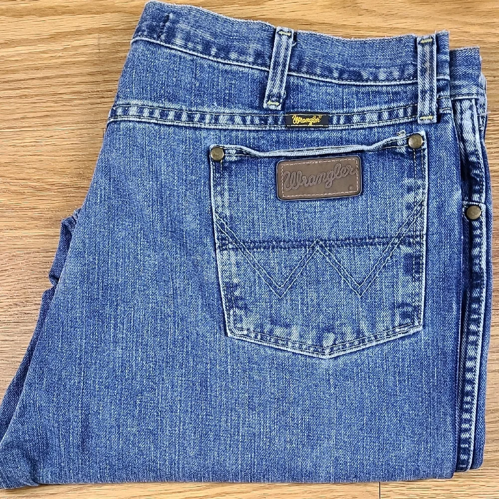 WRANGLER GORGE STRAIGHT VINTAGE COWBOY CUT MEN'S DISTRESSED BLUE JEAN 42x30